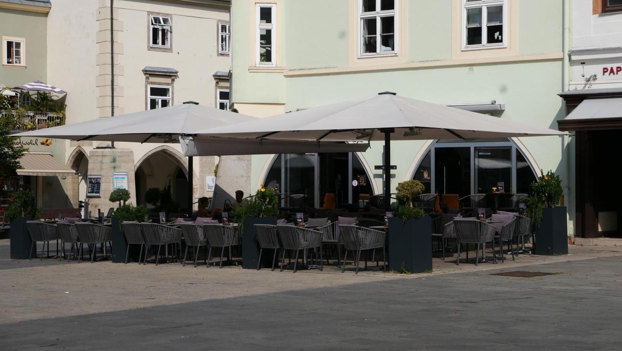 Ea-modernes Naehe Hauptplatz